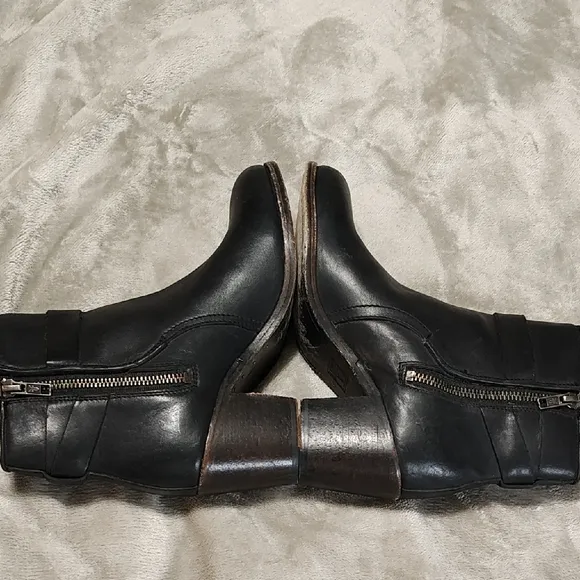 Frye Marjorie Knotted Black Ankle Boots Size 6B