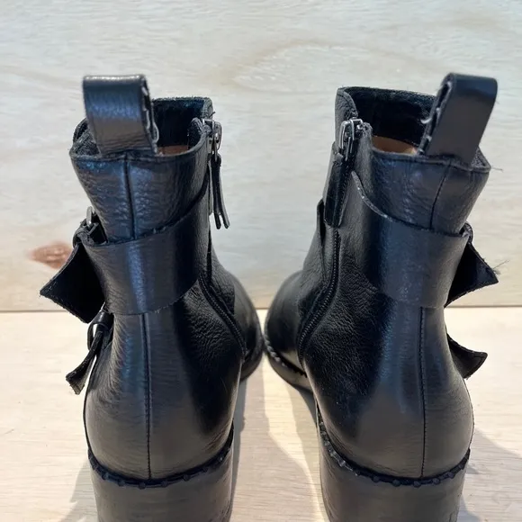 Gentle Souls by Kenneth Cole Women's Black Leather boots shoes Size 9 super soft