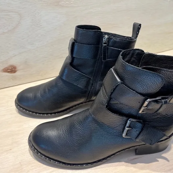 Gentle Souls by Kenneth Cole Women's Black Leather boots shoes Size 9 super soft