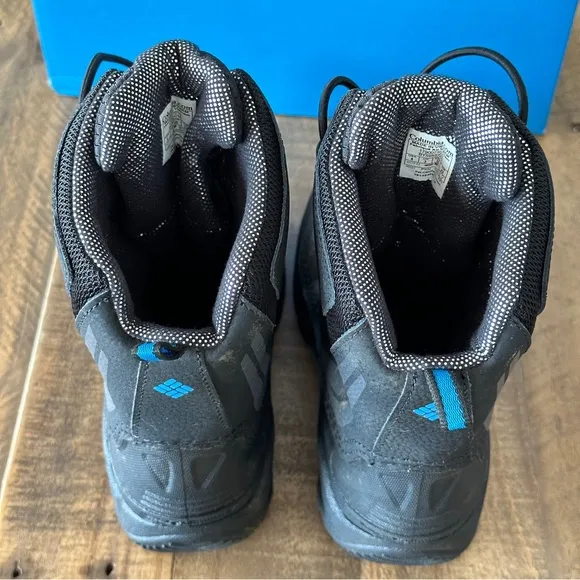 Gently used Columbia Youth Big Kids Bugaboot Plus IV Omni-Heat snow boots Size 4