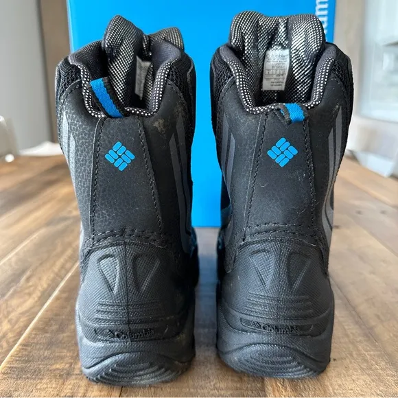 Gently used Columbia Youth Big Kids Bugaboot Plus IV Omni-Heat snow boots Size 4