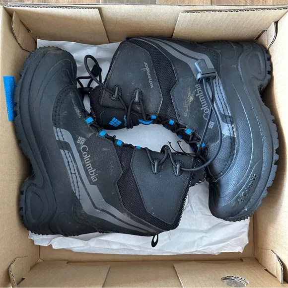 Gently used Columbia Youth Big Kids Bugaboot Plus IV Omni-Heat snow boots Size 4