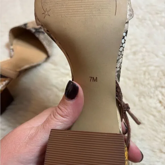 Gibson &amp; Latimer Leilani shoes in Snake Print size 7