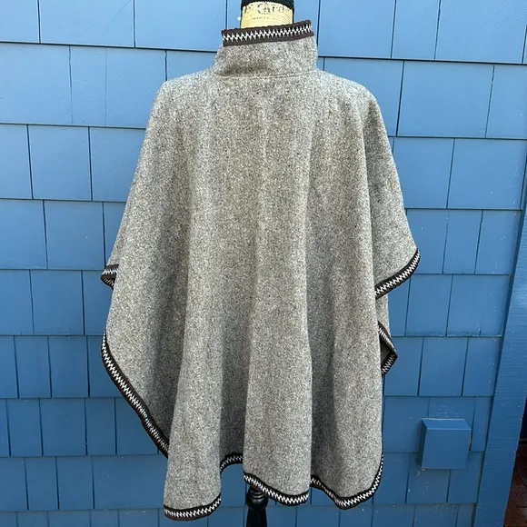 🩶🩶🩶Gorgeous hand crafted cape wool poncho brown warm boho