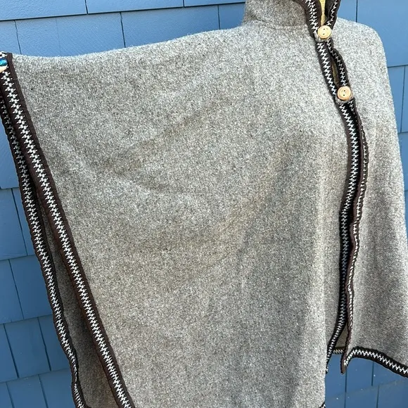 🩶🩶🩶Gorgeous hand crafted cape wool poncho brown warm boho