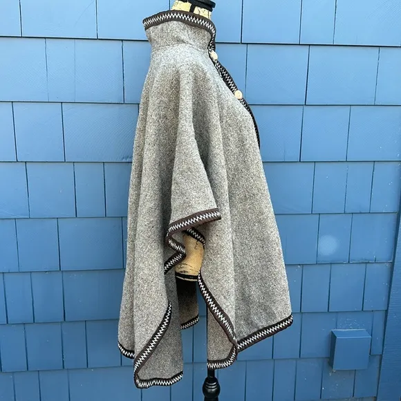 🩶🩶🩶Gorgeous hand crafted cape wool poncho brown warm boho
