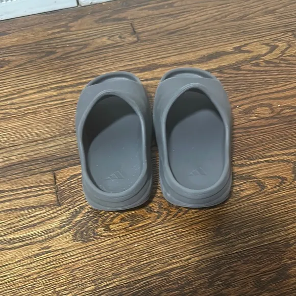 Gray Yeezy Slide Sandals kids