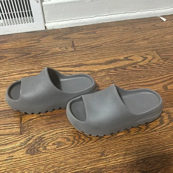 Gray Yeezy Slide Sandals kids