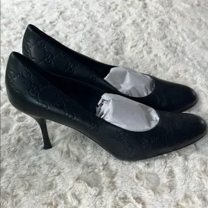 Gucci 39 1/2 C Black Embossed Leather Shoes Round Toe 👍 Low Heel Comfortable!
