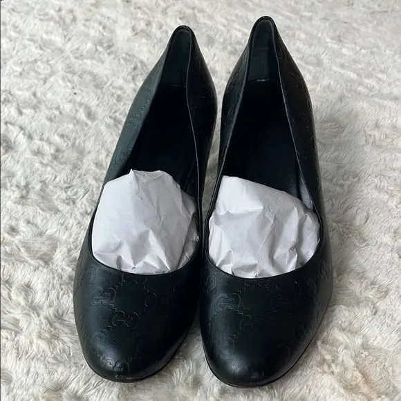 Gucci 39 1/2 C Black Embossed Leather Shoes Round Toe 👍 Low Heel Comfortable!