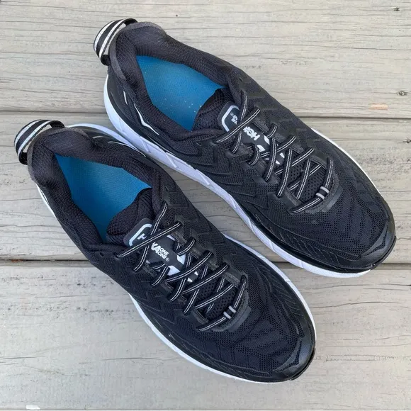 Hoka One One Clifton 4 in black and white running shoes size 9