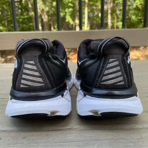 Hoka One One Clifton 4 in black and white running shoes size 9