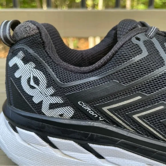 Hoka One One Clifton 4 in black and white running shoes size 9