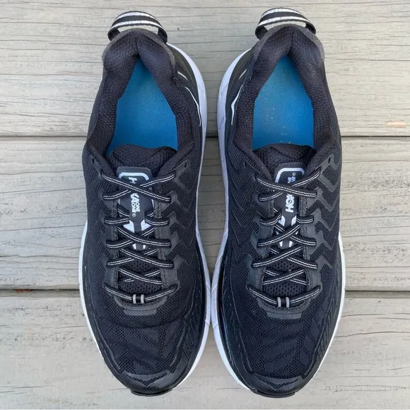 Hoka One One Clifton 4 in black and white running shoes size 9