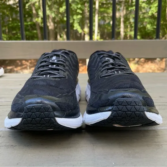 Hoka One One Clifton 4 in black and white running shoes size 9