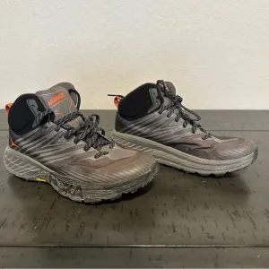 Hoka One One Men’s Speedgoat 2 Mid GoreTex Hiking Boots