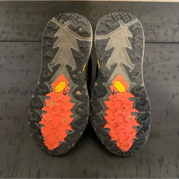 Hoka One One Men’s Speedgoat 2 Mid GoreTex Hiking Boots