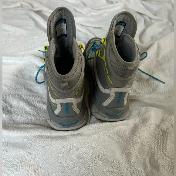HOKA Tor Ultra High hiking boots. Size 9