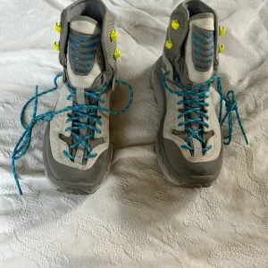 HOKA Tor Ultra High hiking boots. Size 9