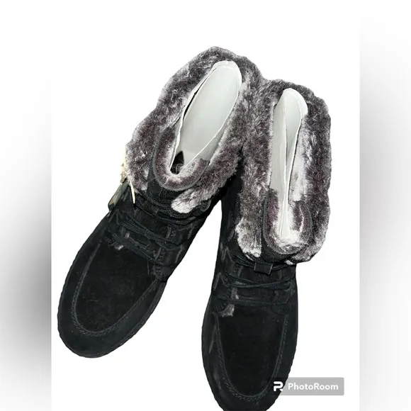 🎉HOST PICK🎉 Earth Water Resistant Boots With Fur