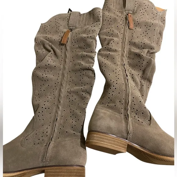 🎉Host Pick🎉NWT Dingo Adrina Tall Leather Casual Taupe Boots Size 8.5