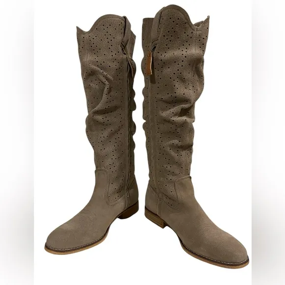 🎉Host Pick🎉NWT Dingo Adrina Tall Leather Casual Taupe Boots Size 8.5