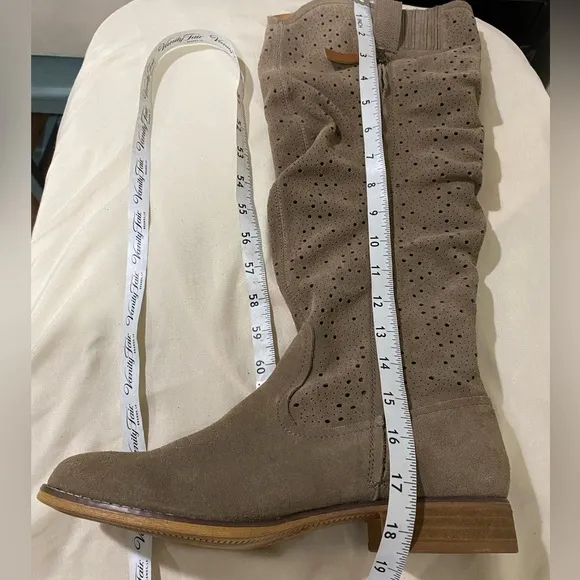 🎉Host Pick🎉NWT Dingo Adrina Tall Leather Casual Taupe Boots Size 8.5