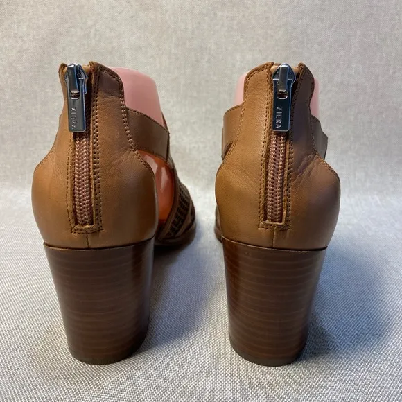 JEDDA ZIERA Pillow Walk Women’s  Tan Leather Sandals.          Size 8-8,…