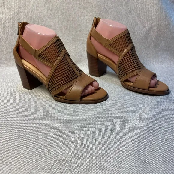 JEDDA ZIERA Pillow Walk Women’s  Tan Leather Sandals.          Size 8-8,…