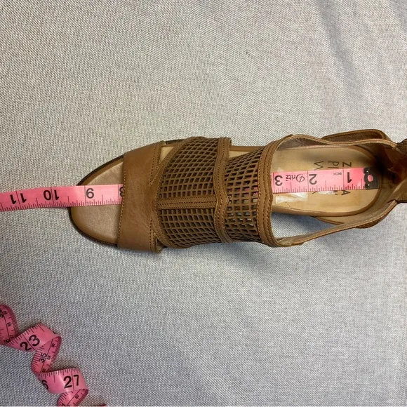 JEDDA ZIERA Pillow Walk Women’s  Tan Leather Sandals.          Size 8-8,…