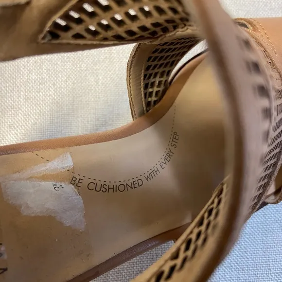 JEDDA ZIERA Pillow Walk Women’s  Tan Leather Sandals.          Size 8-8,…