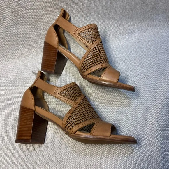 JEDDA ZIERA Pillow Walk Women’s  Tan Leather Sandals.          Size 8-8,…