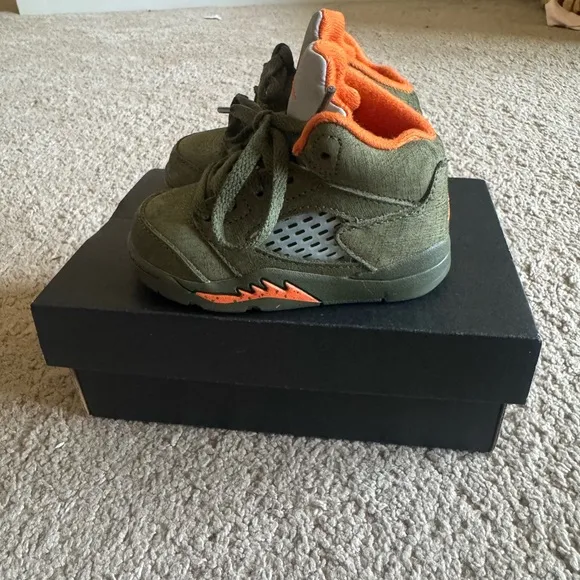 Jordan 5 Retro (TD) Army Olive/ Solar Orange Gently Used/ Great Condition.
