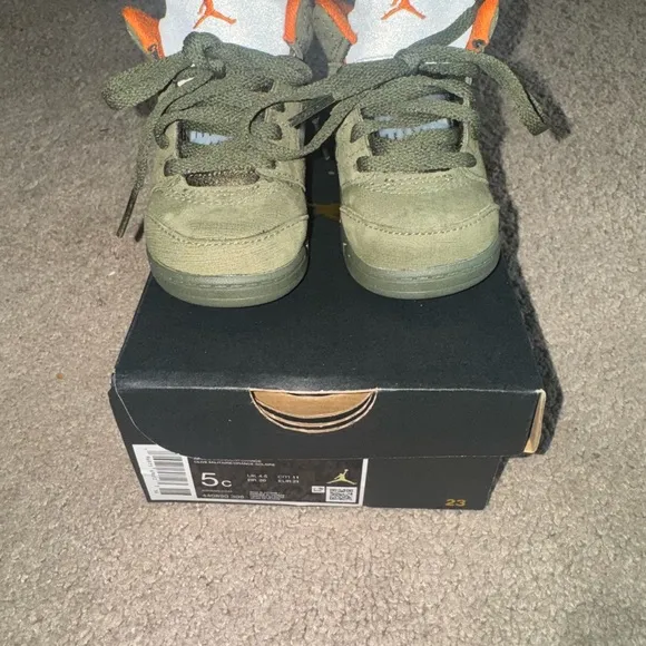 Jordan 5 Retro (TD) Army Olive/ Solar Orange Gently Used/ Great Condition.