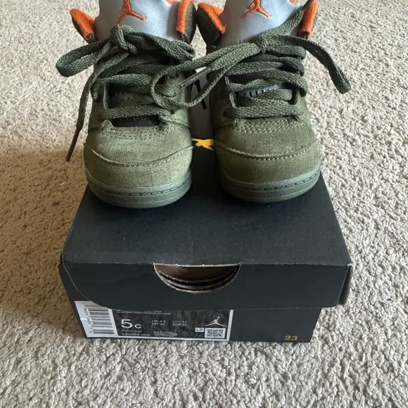 Jordan 5 Retro (TD) Army Olive/ Solar Orange Gently Used/ Great Condition.