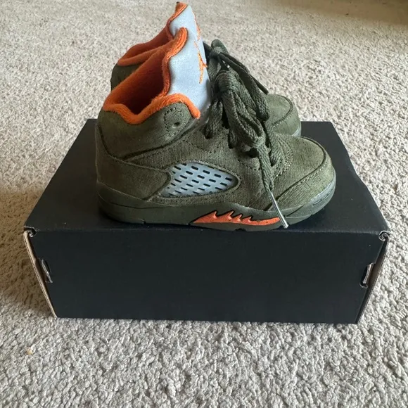 Jordan 5 Retro (TD) Army Olive/ Solar Orange Gently Used/ Great Condition.