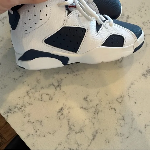 Jordan retro 6s navy and White Sneakers size 1Y. Amazing condition!