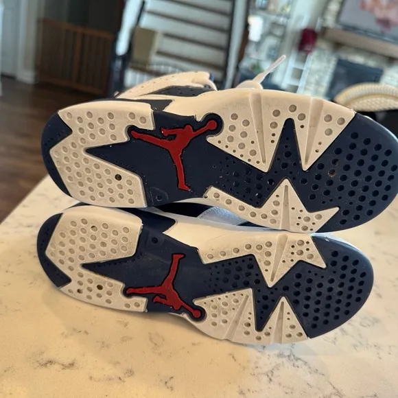Jordan retro 6s navy and White Sneakers size 1Y. Amazing condition!