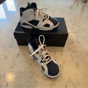 Jordan retro 6s navy and White Sneakers size 1Y. Amazing condition!