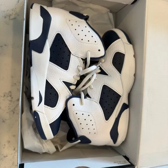 Jordan retro 6s navy and White Sneakers size 1Y. Amazing condition!