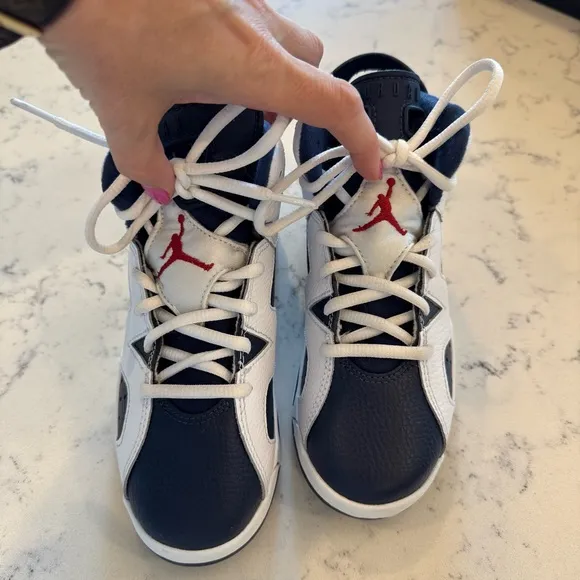 Jordan retro 6s navy and White Sneakers size 1Y. Amazing condition!