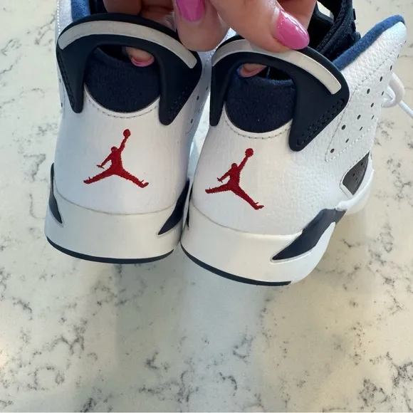 Jordan retro 6s navy and White Sneakers size 1Y. Amazing condition!