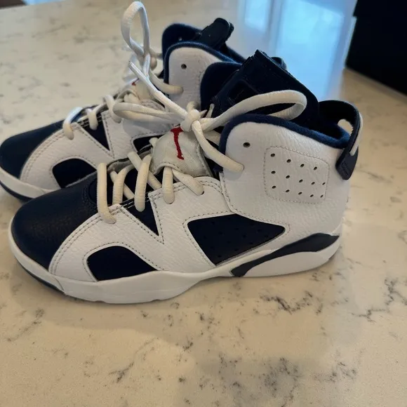 Jordan retro 6s navy and White Sneakers size 1Y. Amazing condition!