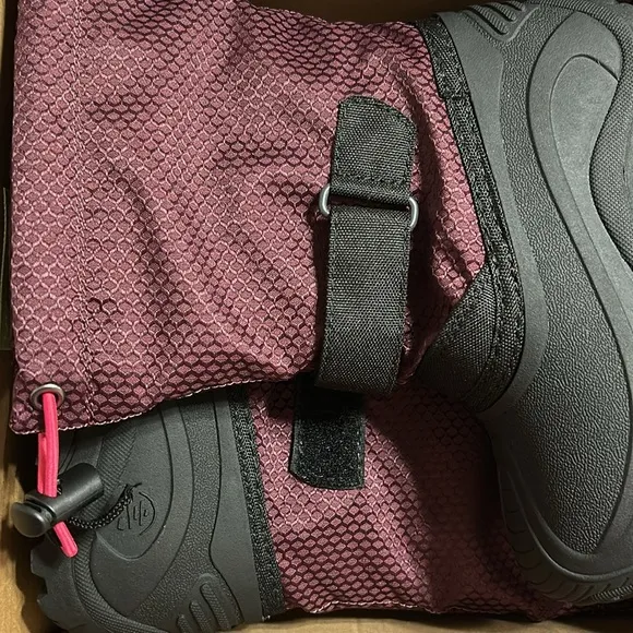 Kamik Kids' Finley 2 Grape and black Winter Boots size 11 NWT