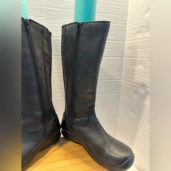 KEEN Bern Baby Bern II Tall Boot - Women's Size 8. Black! Waterproof. Warm!