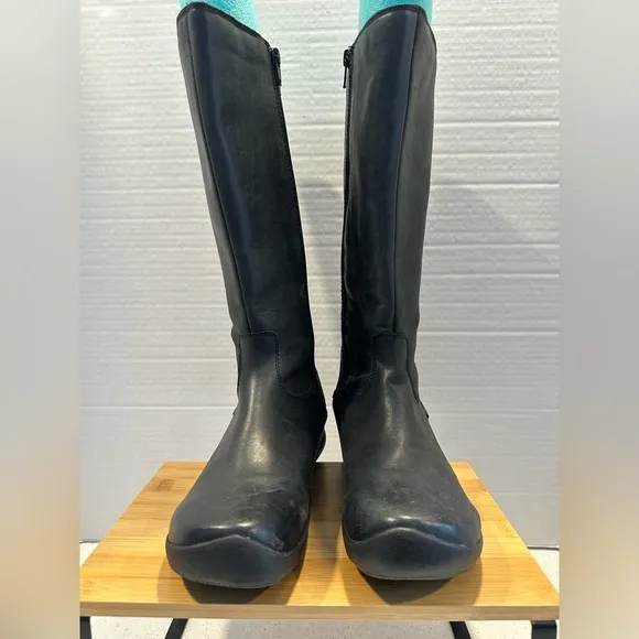 KEEN Bern Baby Bern II Tall Boot - Women's Size 8. Black! Waterproof. Warm!