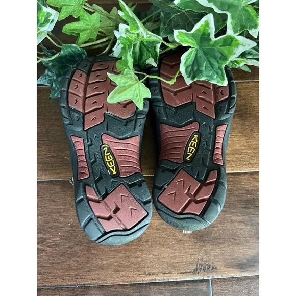 Keen boys waterproof brown water sandals size 2