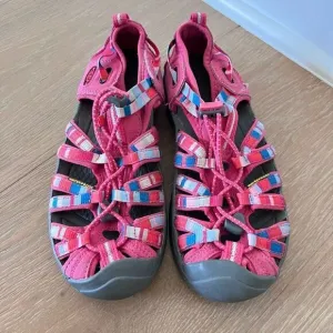 Keen Girl Big Kid Size 4 Woman 6 Pink Blue Gray Waterproof Sandals Hiking Shoe