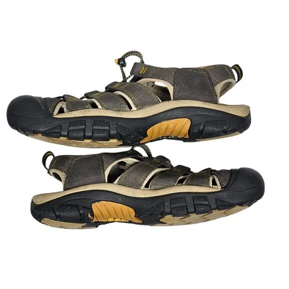 Keen Men's Newport H2 Closed Toe Water Sandals in Raven/Aluminum Size 10.5