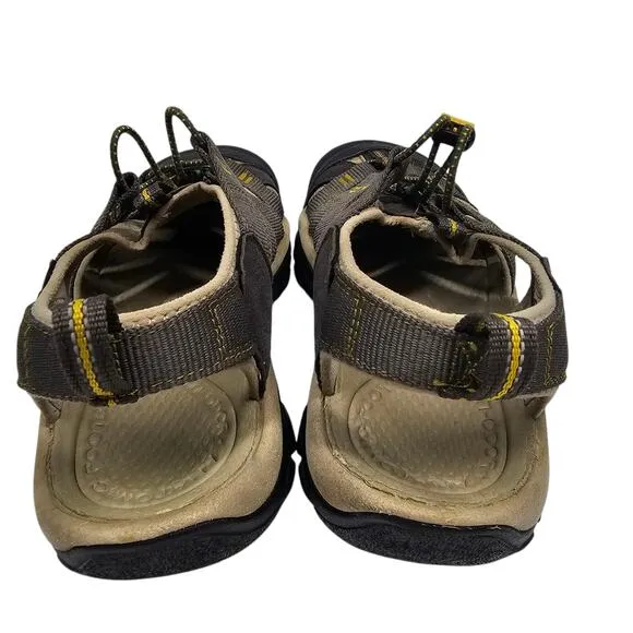 Keen Men's Newport H2 Closed Toe Water Sandals in Raven/Aluminum Size 10.5
